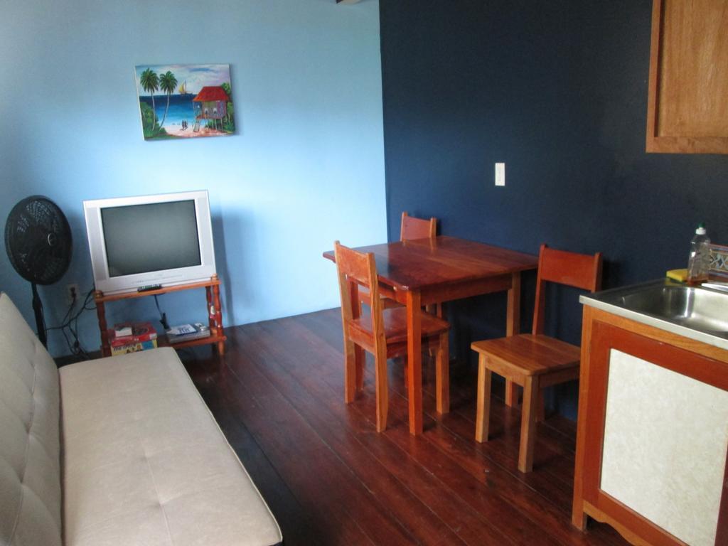 Axios Sun Apartments Caye Caulker Quarto foto